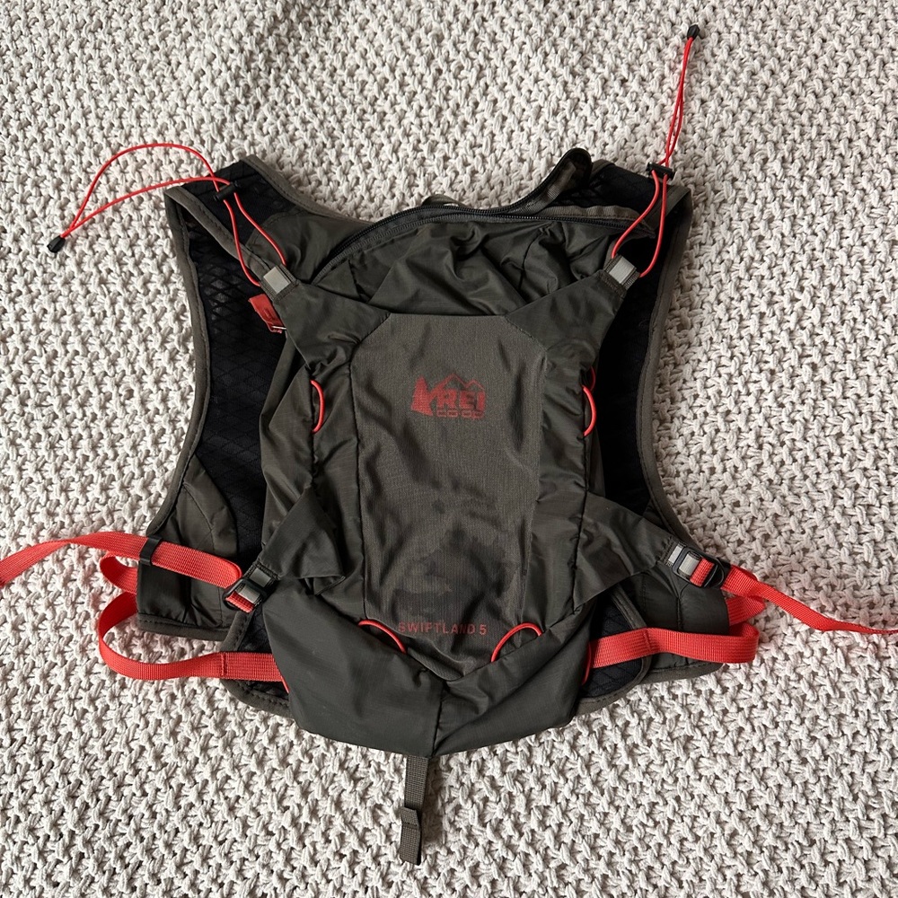 Rei running vest swiftland 8